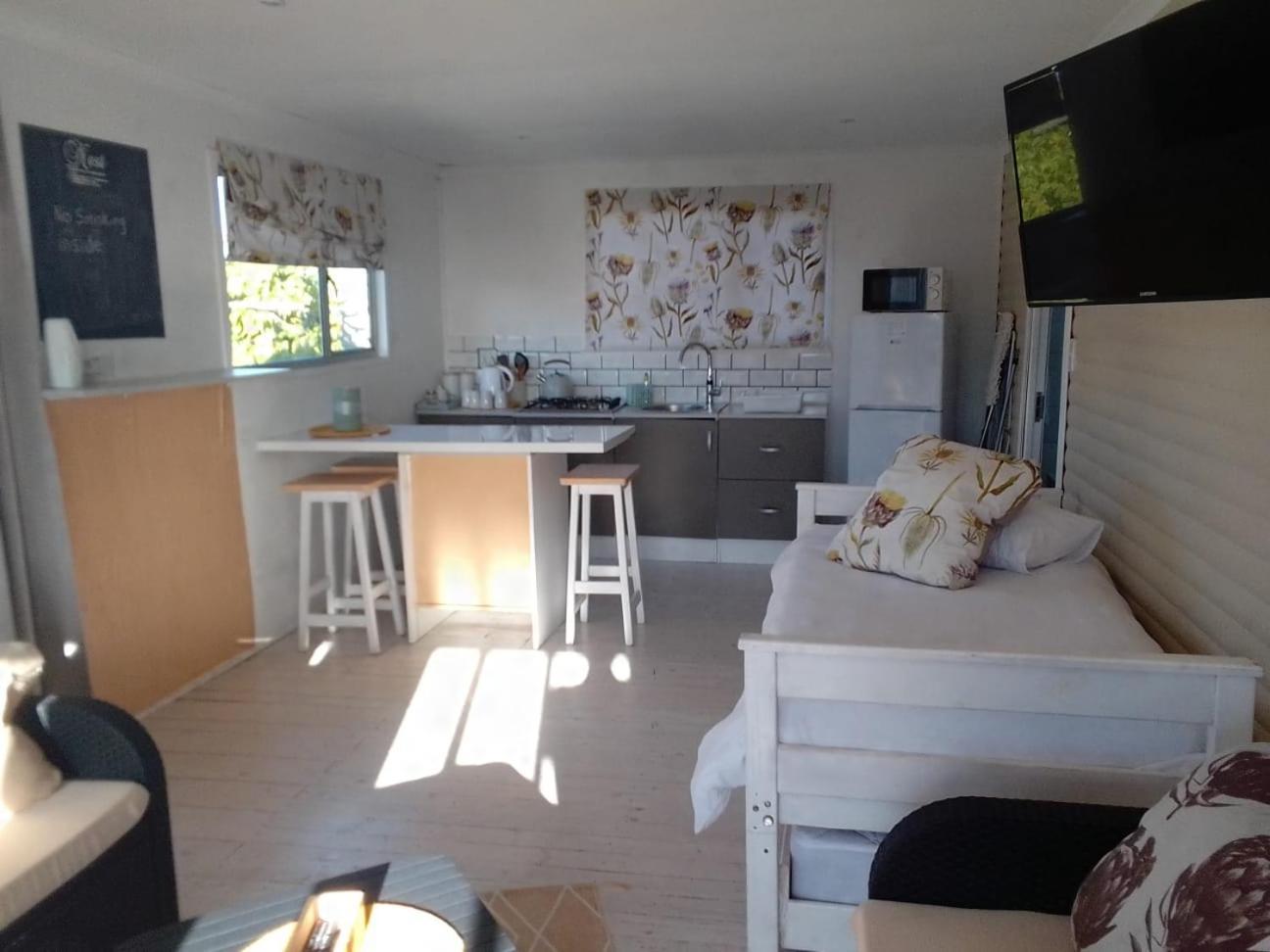 Coco De Mer - Self Catering Log 2 Ламбертс-Бей Экстерьер фото